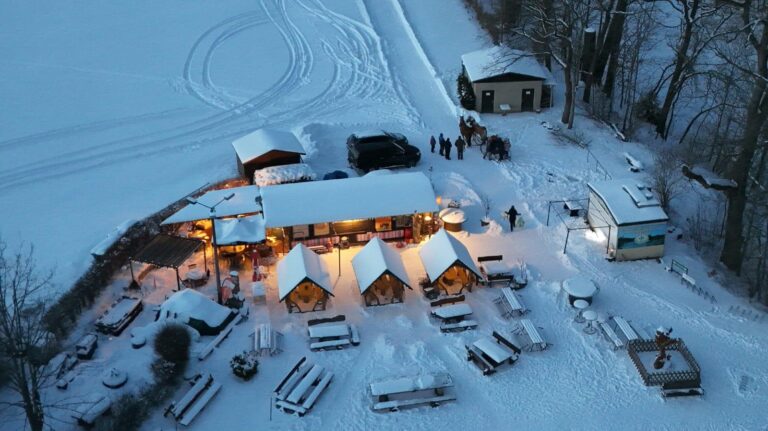 naturbadesee-von-oben-winter